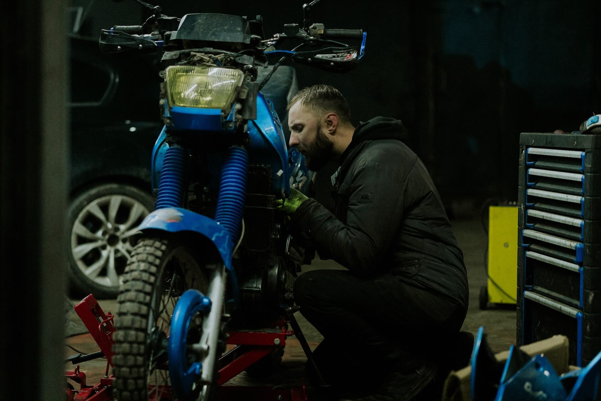 carreira do auxiliar mecânico automotivo como ser