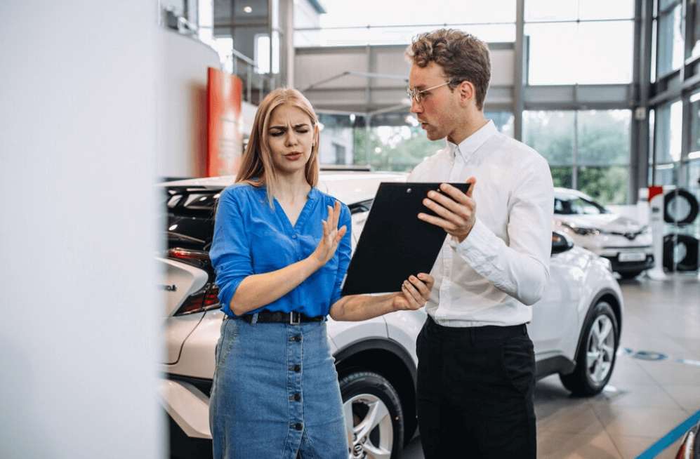 ideias para loja de carros fitilhos para loja de carros como organizar um showroom de carros decoração com panos decoração tecido esticado